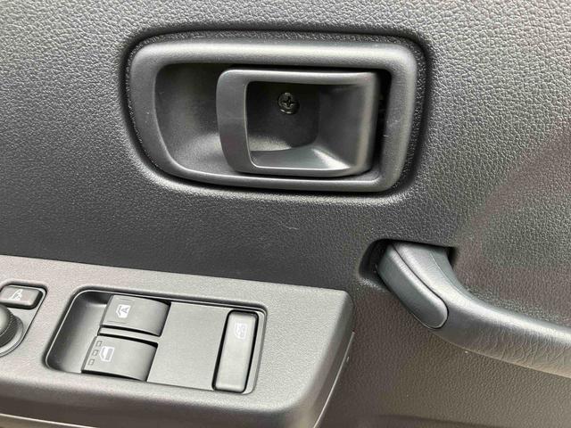 ハイゼットトラック ジャンボエクストラ　ワンオーナー　走行距離無制限１２ヶ月保証付き　イモビライザー　スマ－トキー　助手席エアバック　リモコンキー　記録簿付き　オートマチックハイビーム　スーパーデフロック　横滑り防止機能　パートタイム４ＷＤ　禁煙車（28枚目）