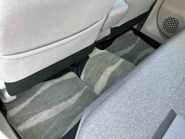 �X�^�b�t�́A�}�X�N���p�ɂĐڋq���΂����Ē����܂��B