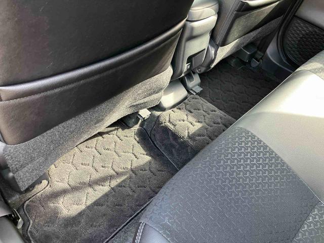 �X�^�b�t�́A�}�X�N���p�ɂĐڋq���΂����Ē����܂��B