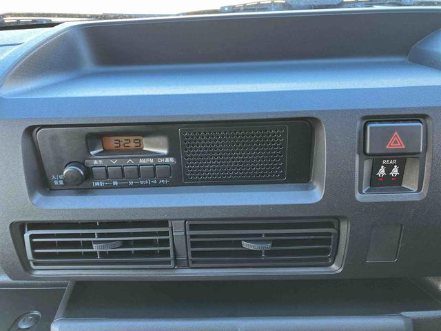 ハイゼットカーゴ ＤＸ　走行距離無制限１２ヶ月保証付き　アイドリングストップ機能　運転席助手席エアバック　セキュリティアラーム　禁煙　オートＬＥＤ　両側スライドドア　横滑り防止装置　オートライト　車線逸脱　記録簿　ＡＢＳ（6枚目）