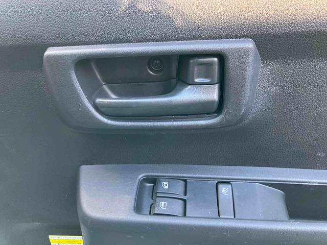 ハイゼットカーゴ ＤＸ　走行距離無制限１２ヶ月保証付き　アイドリングストップ機能　運転席助手席エアバック　セキュリティアラーム　禁煙　オートＬＥＤ　両側スライドドア　横滑り防止装置　オートライト　車線逸脱　記録簿　ＡＢＳ（31枚目）