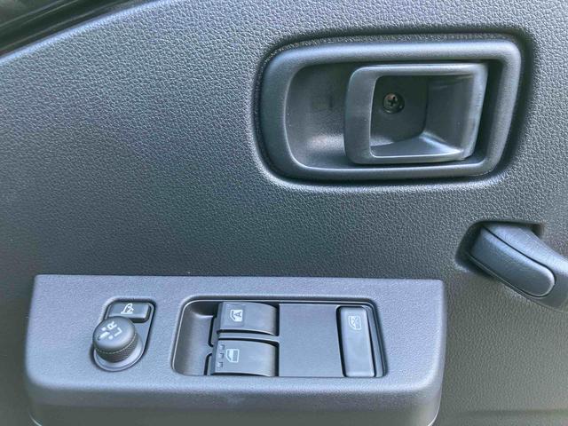 ハイゼットトラック ジャンボエクストラ ワンオーナー 走行距離無制限12ヶ月保証付き イモビライザー スマ-トキー 助手席エアバック リモコンキー 記録簿付き オートマチックハイビーム スーパーデフロック 横滑り防止機能 パートタイム4WD 禁煙車(31枚目)