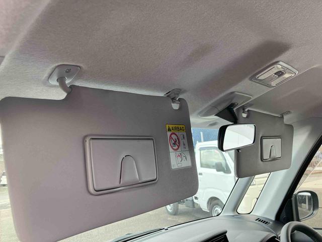 �X�^�b�t�́A�}�X�N���p�ɂĐڋq���΂����Ē����܂��B