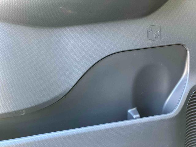 �X�^�b�t�́A�}�X�N���p�ɂĐڋq���΂����Ē����܂��B