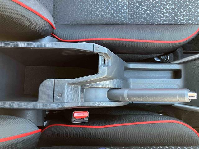 ����ɏڂ����S�Ă̎ԗ��Ɏԗ���ԏؖ�����t���Ă���܂��B