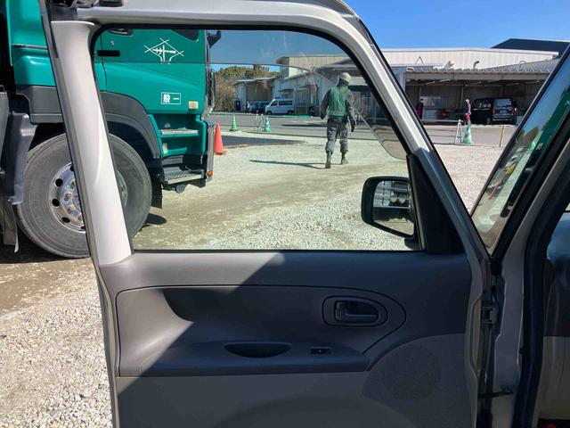 タント Ｘリミテッド　走行距離無制限１２ヶ月保証付き　キーフリースマートキー　点検記録簿　片側スライドドア　ＷエアＢ　アルミホイル　運転席エアバック　キーレスエントリーシステム　禁煙　ＡＢＳ（32枚目）