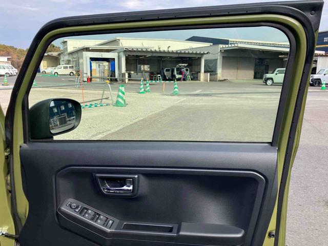 タフト G ダーククロムベンチャー ワンオーナー 走行距離無制限12ヶ月保証付き イモビ ATハイビーム AW サンル-フ シートヒーター付き 被害軽減ブレーキ スマートキー&プッシュスタート LEDヘットライト キーフリーシステム 1オ-ナ-(32枚目)