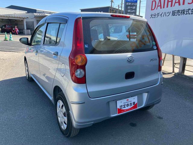 ミラ Ｘスペシャル　走行距離無制限１２ヶ月保証付き　運転席助手席エアバッグ　禁煙　ＤＶＤ再生　ＳＲＳ　メモリーナビ　ナビ　整備点検記録簿　ＡＢＳ　キ－レス（19枚目）