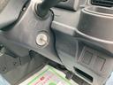 スタンダード　４ＷＤ　５速マニュアル車　エアコンパワステ付き　運転席助手席サンバイザー付き　ヘッドライトレベリング機能　ワイドＣＤラジオチューナー付き(49枚目)