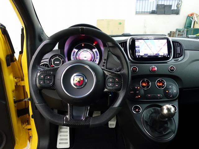アバルト５９５ コンペティツィオーネ　左ハンドル　タイヤ４本新品　ＤＵＮＬＯＰ　ＤＩＲＥＺＺＡ装着　ｐｉｏｎｅｅｒ製メモリナビＲＺ８００　ＤＶＤ再生　ＵＳＢ端子入力　Ａプレート新品　禁煙車（10枚目）