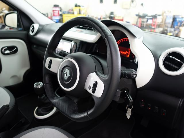 トゥインゴ Ｓ　５速ＭＴ　Ｍｉｃｈｅｌｉｎ　ｅＰＲＩＭＡＣＹタイヤ４本新品渡　１オーナー車　禁煙車　ディスプレイオーディオ　ＣａｒＰＬＡＹ機能　新規格ＥＴＣ（13枚目）