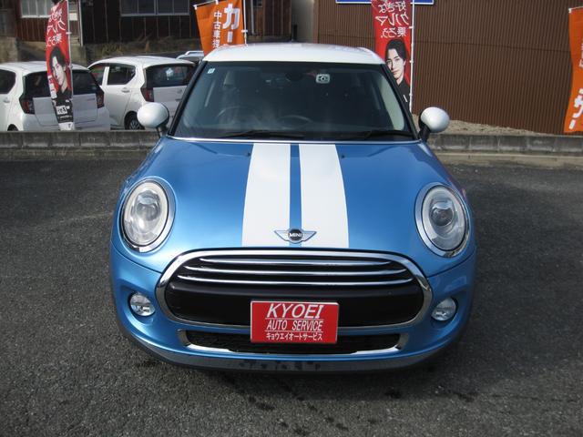 ＭＩＮＩ クーパー　１７インチアルミ　純正ナビ　Ｂｌｕｅｔｏｏｔｈ　ＥＴＣ　ドラレコ２カメラ　スマートキー　プッシュスタート　アイドリングストップ　電格ミラー　オートエアコン　Ｗエアバッグ　ＡＢＳ（4枚目）