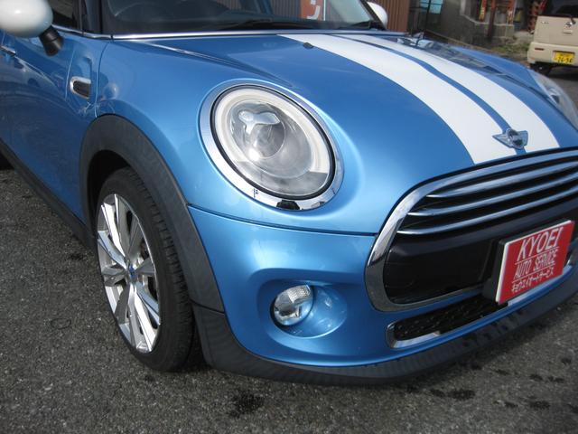 ＭＩＮＩ クーパー　１７インチアルミ　純正ナビ　Ｂｌｕｅｔｏｏｔｈ　ＥＴＣ　ドラレコ２カメラ　スマートキー　プッシュスタート　アイドリングストップ　電格ミラー　オートエアコン　Ｗエアバッグ　ＡＢＳ（5枚目）