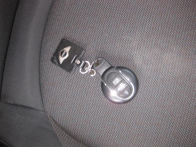 ＭＩＮＩ クーパー　１７インチアルミ　純正ナビ　Ｂｌｕｅｔｏｏｔｈ　ＥＴＣ　ドラレコ２カメラ　スマートキー　プッシュスタート　アイドリングストップ　電格ミラー　オートエアコン　Ｗエアバッグ　ＡＢＳ（29枚目）