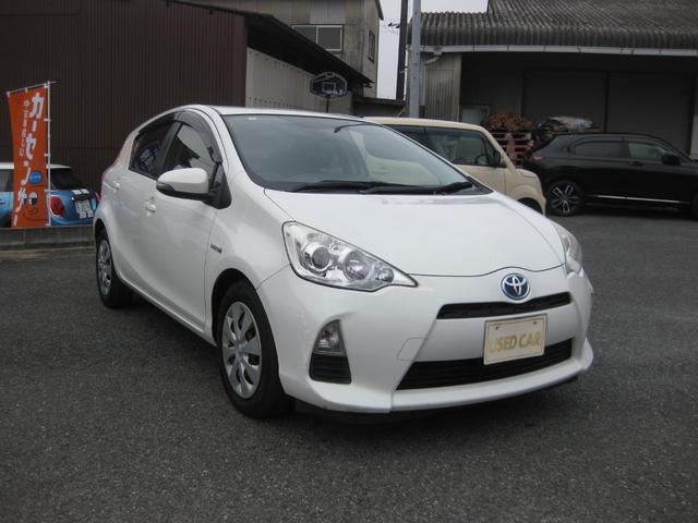 アクア Ｓ　純正ナビ　ＴＶ　バックカメラ　Ｂｌｕｅｔｏｏｔｈオーディオ　スマートキー２個　オートエアコン　プッシュスタート　電格ウィンカーミラー　ステアリングリモコン　Ｗエアバッグ　ＡＢＳ（2枚目）