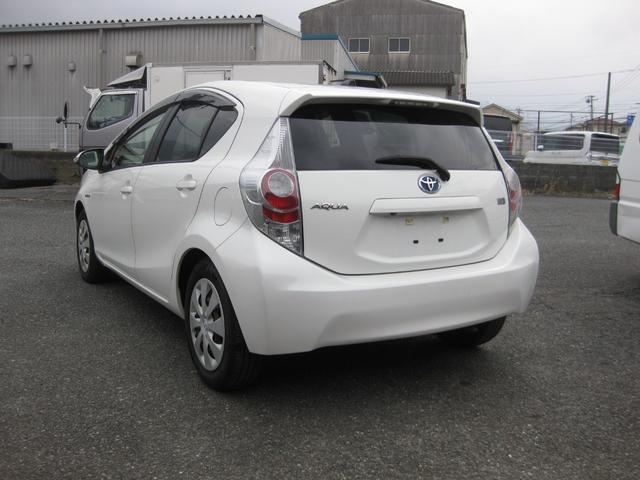 アクア Ｓ　純正ナビ　ＴＶ　バックカメラ　Ｂｌｕｅｔｏｏｔｈオーディオ　スマートキー２個　オートエアコン　プッシュスタート　電格ウィンカーミラー　ステアリングリモコン　Ｗエアバッグ　ＡＢＳ（9枚目）