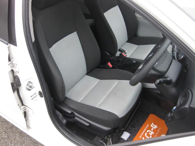 アクア Ｓ　純正ナビ　ＴＶ　バックカメラ　Ｂｌｕｅｔｏｏｔｈオーディオ　スマートキー２個　オートエアコン　プッシュスタート　電格ウィンカーミラー　ステアリングリモコン　Ｗエアバッグ　ＡＢＳ（12枚目）