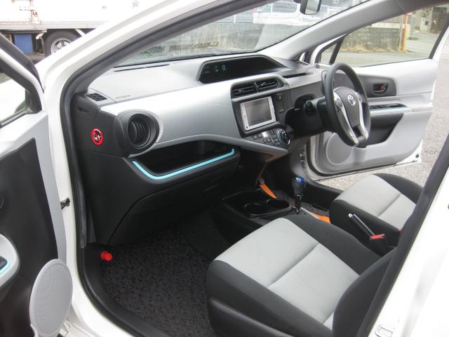 アクア Ｓ　純正ナビ　ＴＶ　バックカメラ　Ｂｌｕｅｔｏｏｔｈオーディオ　スマートキー２個　オートエアコン　プッシュスタート　電格ウィンカーミラー　ステアリングリモコン　Ｗエアバッグ　ＡＢＳ（16枚目）