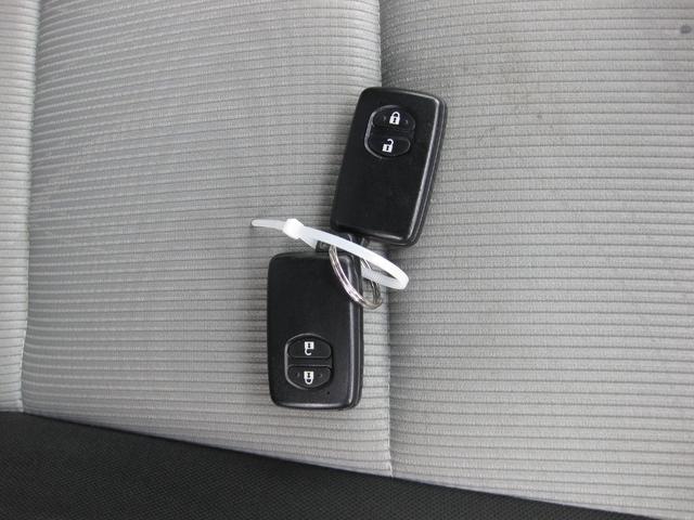 アクア Ｓ　純正ナビ　ＴＶ　バックカメラ　Ｂｌｕｅｔｏｏｔｈオーディオ　スマートキー２個　オートエアコン　プッシュスタート　電格ウィンカーミラー　ステアリングリモコン　Ｗエアバッグ　ＡＢＳ（26枚目）