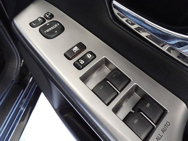 プリウスα Ｓツーリングセレクション　メモリーナビ　フルセグ　バックカメラ　ＥＴＣ　３列シート　ＬＥＤヘッドランプ　スマートキー　乗車定員７人（12枚目）