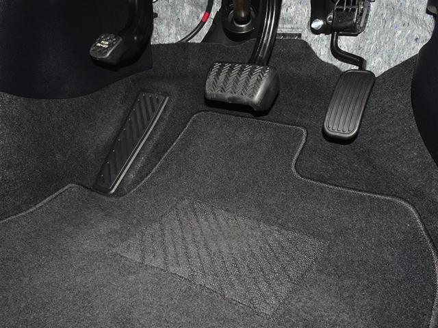 プリウス Ｓ　衝突被害軽減システム　メモリーナビ　フルセグ　バックカメラ　ＥＴＣ　ＬＥＤヘッドランプ　スマートキー（11枚目）