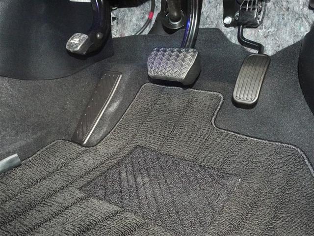 プリウス Ａプレミアム　ツーリングセレクション　衝突被害軽減システム　メモリーナビ　フルセグ　バックカメラ　ＥＴＣ　ドラレコ　フルエアロ　ＬＥＤヘッドランプ　スマートキー（11枚目）