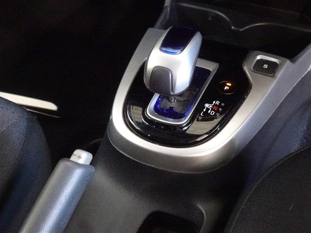 フィットハイブリッド Ｆパッケージ　メモリーナビ　フルセグ　バックカメラ　ＥＴＣ　スマートキー（10枚目）