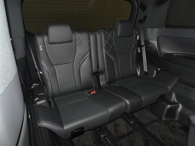 �R��ڃV�[�g���Ђ�т�Ƃ����X�y�[�X���m�ۂ��Ă��܂��B��l���ł̂��o�������΂�����ł��I