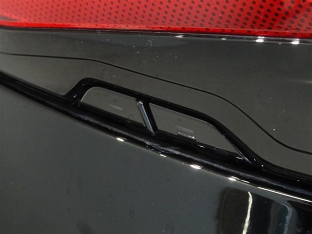 �p���[�o�b�N�h�A�̊J�X�C�b�`�͎ԗ����ʗ����ɔz�u�A�ジ���肷�邱�ƂȂ��J�ł��܂��B