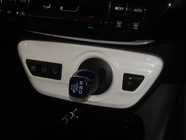 プリウス Ｓセーフティプラス　衝突被害軽減システム　メモリーナビ　フルセグ　バックカメラ　ＥＴＣ　ドラレコ　ＬＥＤヘッドランプ　スマートキー（10枚目）