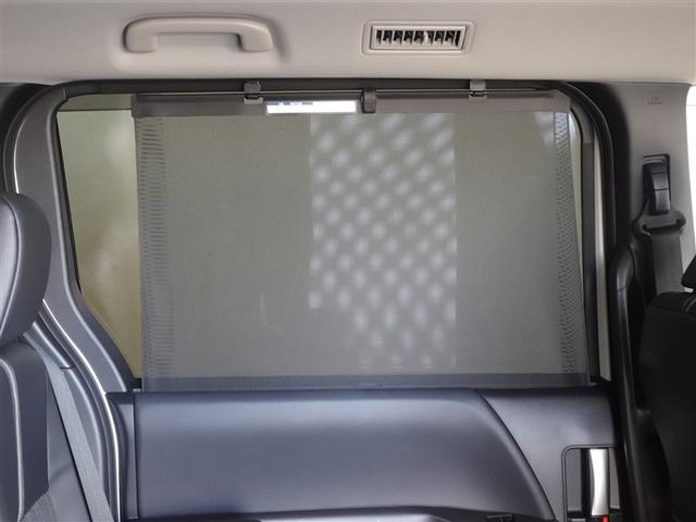 �Z�J���h�V�[�g�̑��K���X�ɂ͓��悯�̃V�F�[�h�𑕔����Ă��܂��B�����������̃J�b�g�ɁA�v���C�o�V�[�΍�Ƃ��Ă��d�󂵂܂��B