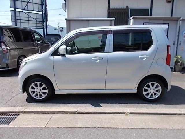 フレア ＸＳ　ＣＶＴ　アイドリングストップ　プッシュスタート　スマートキー　純正メモリーナビ　ＴＶ　ＤＶＤ　ＣＤ　ブルートゥース　リアスピーカー　ＥＴＣ　オートエアコン　ＡＢＳ　Ｗエアバック　タイヤ４本新品（4枚目）