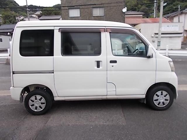 ハイゼットカーゴ クルーズ　４ＡＴ　４ＷＤ　ハイルーフ　フロントパワーウィンドウ　両側スライドドア　集中ドアロック　電動格納ミラー　ＣＤ　タイミングチェーン　ＡＢＳ　Ｗエアバッグ　走行６００００キロ（4枚目）