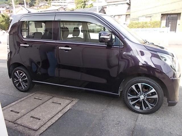 ワゴンＲ ２０周年記念車　ＣＶＴ　レーダーブレーキサポート　ＨＩＤ　アイドリングストップ　社外メモリーナビＴＶ　ＤＶＤ　ＣＤ　リアスピーカー　オートライト　オートエアコン　シートヒーター　純正１５インチＡＷ　走行５１０００キロ（4枚目）