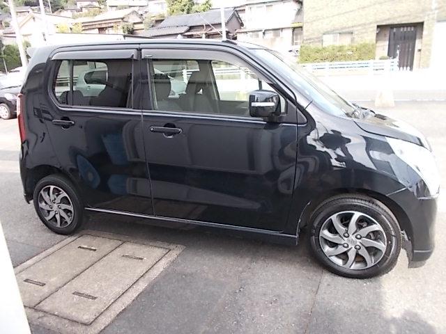 ワゴンＲ ＦＸリミテッド　ＣＶＴ　アイドリングストップ　社外ＬＥＤヘッドライト　メモリーナビフルセグＴＶ　ＤＶＤ　ＣＤ　バックカメラ　ＥＴＣ　プッシュスタート　スマートキー　オートエアコン　リアスピーカー　純正アルミホイール（4枚目）