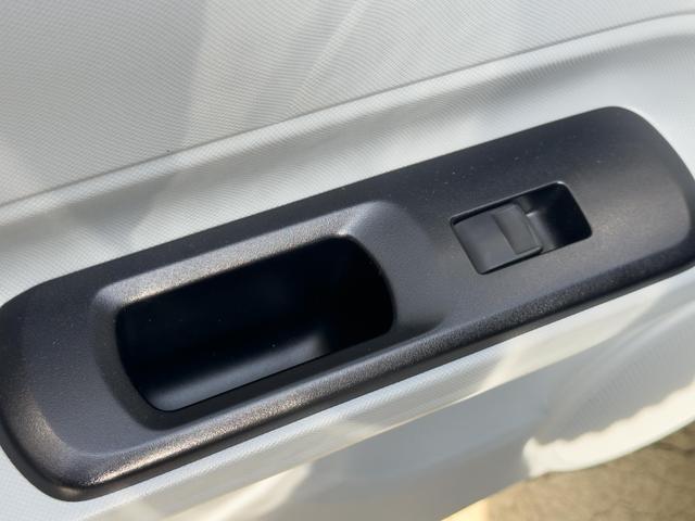 アクア Ｓ　運転席・助手席エアバック　ＡＢＳ　ＥＳＣ　衝突安全ボディ　キーレスエントリー　アイドリングストップ（24枚目）