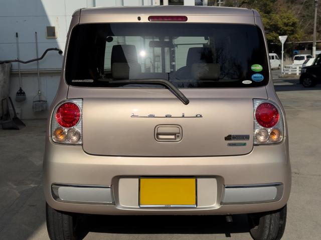 アルトラパンショコラ Ｘ　運転席・助手席エアバック　ＡＢＳ　盗難防止システム　衝突安全ボディ　キーレスエントリー　スマートキー　アイドリングストップ　ＨＩＤ　ベンチシート　フルフラット　ＣＤ（7枚目）