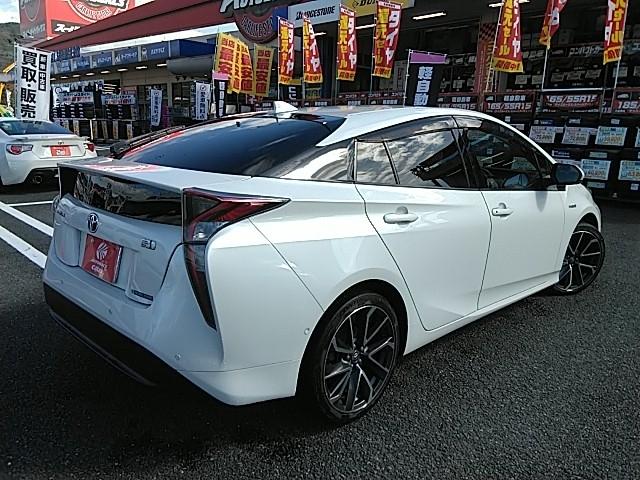 プリウス Aプレミアム 革シート キーレス フルセグ ナビ&TV 18アルミホイール エアバッグ 電動シート オートマ ディーラー車 フル装備 ETC バックカメラ スマートキー シートヒーター(3枚目)