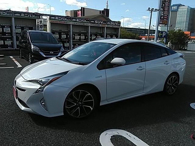 プリウス Aプレミアム 革シート キーレス フルセグ ナビ&TV 18アルミホイール エアバッグ 電動シート オートマ ディーラー車 フル装備 ETC バックカメラ スマートキー シートヒーター(6枚目)