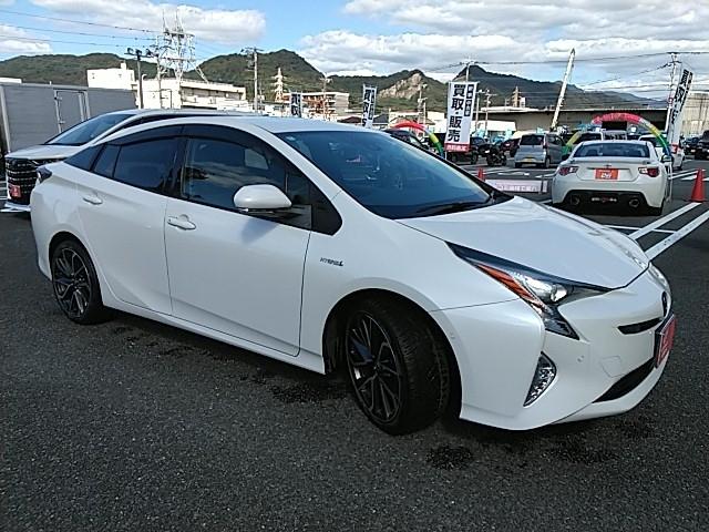 プリウス Aプレミアム 革シート キーレス フルセグ ナビ&TV 18アルミホイール エアバッグ 電動シート オートマ ディーラー車 フル装備 ETC バックカメラ スマートキー シートヒーター(7枚目)