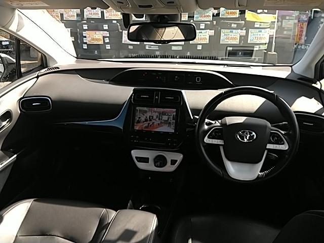 プリウス Aプレミアム 革シート キーレス フルセグ ナビ&TV 18アルミホイール エアバッグ 電動シート オートマ ディーラー車 フル装備 ETC バックカメラ スマートキー シートヒーター(9枚目)