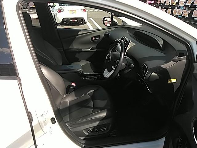 プリウス Aプレミアム 革シート キーレス フルセグ ナビ&TV 18アルミホイール エアバッグ 電動シート オートマ ディーラー車 フル装備 ETC バックカメラ スマートキー シートヒーター(10枚目)