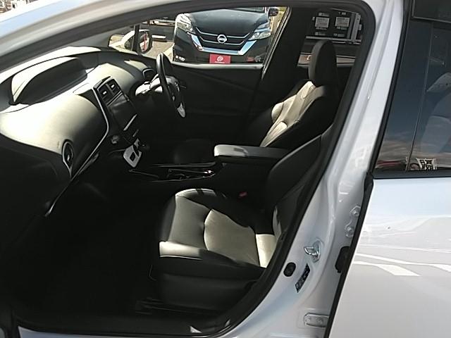 プリウス Aプレミアム 革シート キーレス フルセグ ナビ&TV 18アルミホイール エアバッグ 電動シート オートマ ディーラー車 フル装備 ETC バックカメラ スマートキー シートヒーター(11枚目)