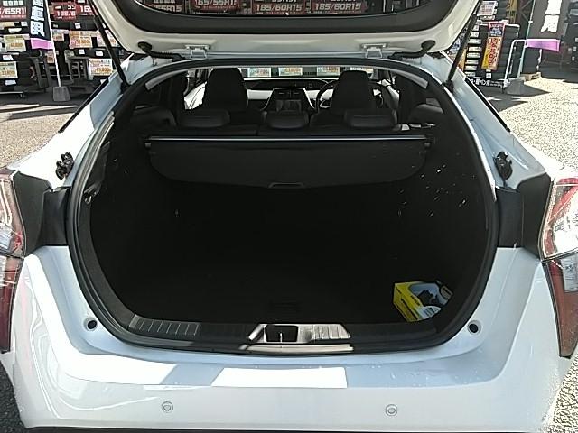 プリウス Aプレミアム 革シート キーレス フルセグ ナビ&TV 18アルミホイール エアバッグ 電動シート オートマ ディーラー車 フル装備 ETC バックカメラ スマートキー シートヒーター(14枚目)