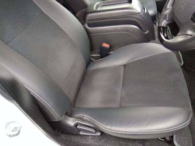 ハイエースバン スーパーＧＬ　ダークプライムＩＩ　ワンオーナー　両側電動スライド　キーレス　フルセグ　ナビ＆ＴＶ　エアバッグ　オートマ　ディーラー車　フル装備　衝突被害軽減システム　ＥＴＣ　バックカメラ　スマートキー（11枚目）