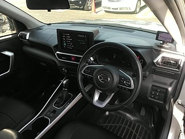 ロッキー プレミアムＧ　ＨＥＶ　ワンオーナー　キーレス　フルセグ　ナビ＆ＴＶ　１７アルミホイール　エアバッグ　オートマ　ディーラー車　フル装備　衝突被害軽減システム　ＥＴＣ　バックカメラ　スマートキー　シートヒーター（2枚目）