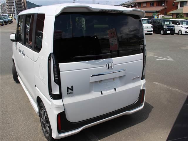 Ｎ－ＢＯＸカスタム ベースグレード　届出済み未使用車　衝突被害軽減ブレーキ　スマートキー　アイドリングストップ　障害物センサー　レーンキープアシスト　オートマチックハイビーム　シートヒーター　両側スライド片側電動スライドドア　盗難防止（4枚目）