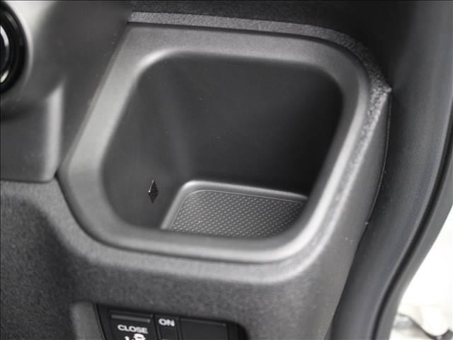 Ｎ－ＢＯＸカスタム ベースグレード　届出済み未使用車　衝突被害軽減ブレーキ　スマートキー　アイドリングストップ　障害物センサー　レーンキープアシスト　オートマチックハイビーム　シートヒーター　両側スライド片側電動スライドドア　盗難防止（34枚目）
