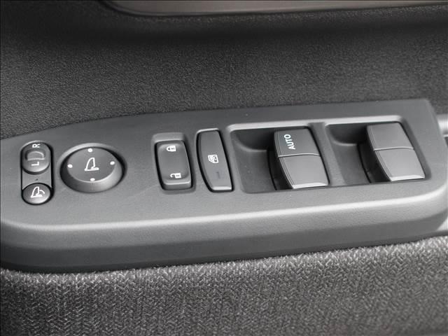 Ｎ－ＢＯＸカスタム ベースグレード　届出済み未使用車　衝突被害軽減ブレーキ　スマートキー　アイドリングストップ　障害物センサー　レーンキープアシスト　オートマチックハイビーム　シートヒーター　両側スライド片側電動スライドドア　盗難防止（42枚目）