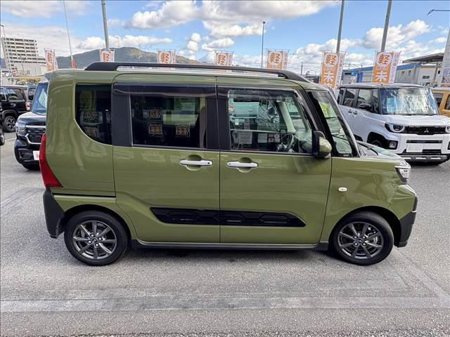 タント ファンクロス　両側電動スライドドア　スマートキー　衝突被害軽減ブレーキ　ＥＣＳ　アイドリングストップ　クリアランスソナー　シートヒーター　ＣＤプレーヤー　ＬＥＤヘッドライト（5枚目）